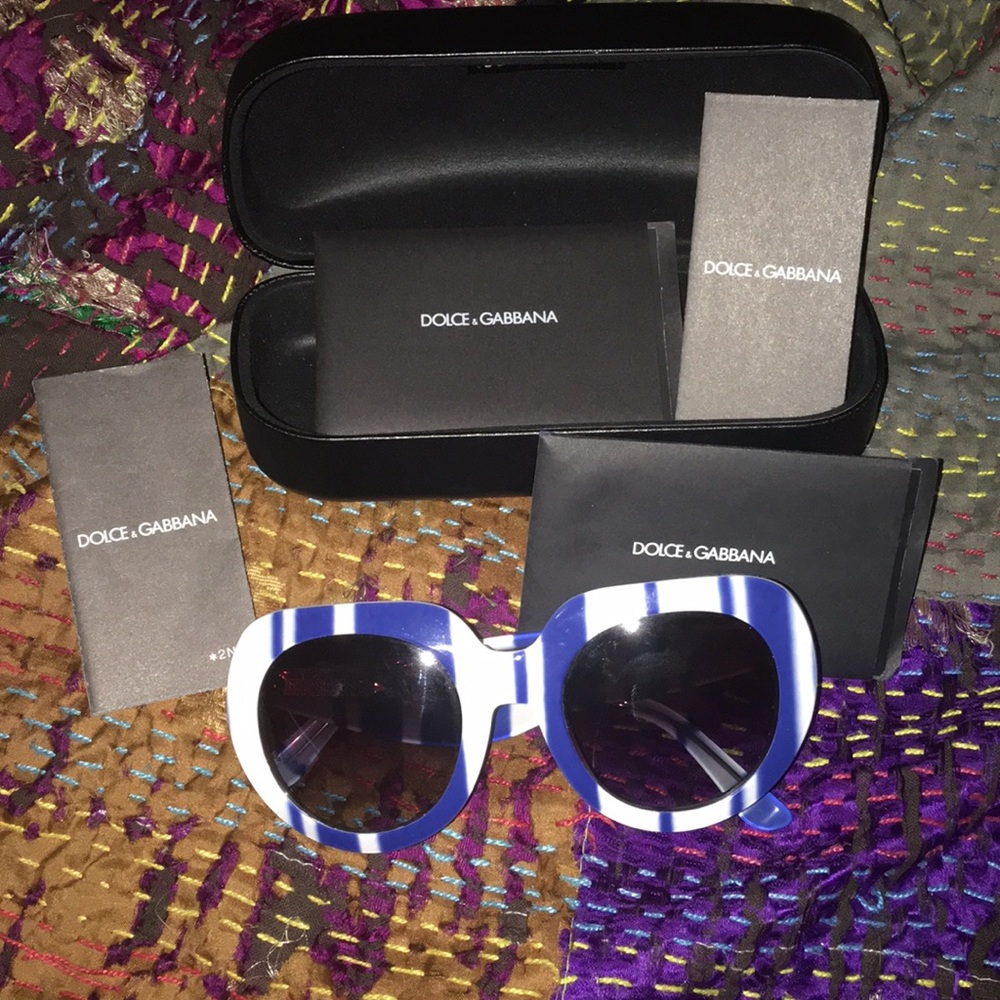 💙 Dolce and Gabanna sunglasses 🕶